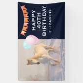 Schönes Weißes Pferd Galloping im Schnee Banner (Vertikal)