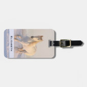 Schönes Weißes Pferd Galloping im Schnee Gepäckanhänger (Vorderseite horizontal)