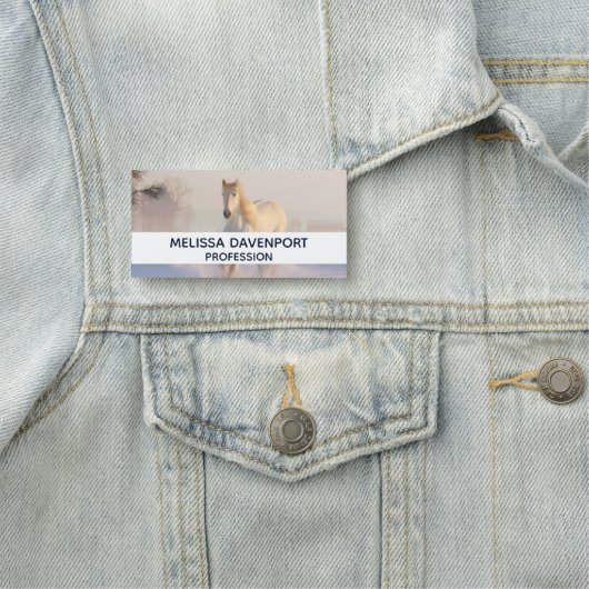 Schönes Weißes Pferd Galloping im Schnee Namensschild (Beispiel)