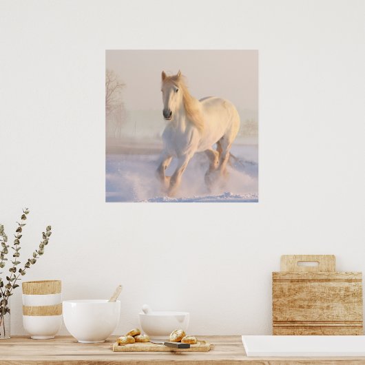Schönes Weißes Pferd Galloping im Schnee Poster (Küche)