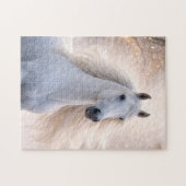 Schönes weißes Pferd im Schnee Urlaub Puzzle (Horizontal)