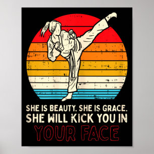 Schönheit Gnade Tritt ins Gesicht Mädchen Karate T Poster