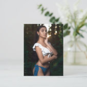 Schönheit im Wald Swimsuit Model Foto Postkarte (Stehend Vorderseite)