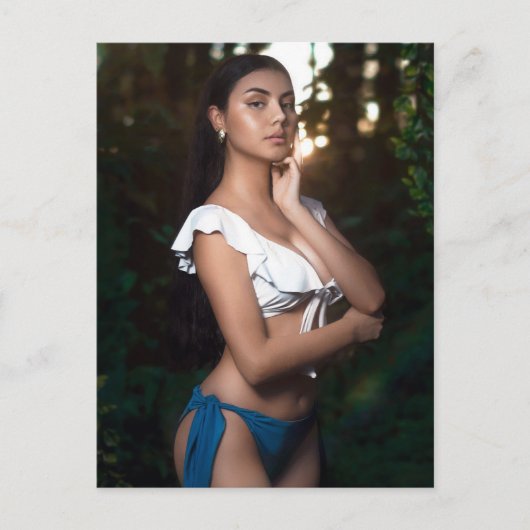 Schönheit im Wald Swimsuit Model Foto Postkarte (Vorderseite)