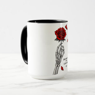 Schönheit in chaotischer gotischer Rosenkunst Tasse