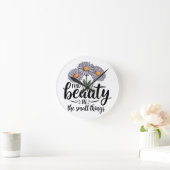 Schönheit in kleinen Dingen finden Runde Wanduhr (Zuhause)