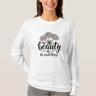 Schönheit in kleinen Dingen finden T-Shirt