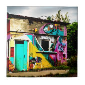 Schönheit in Zerstörung farbenfrohe Graffiti aband Fliese (Vorderseite)