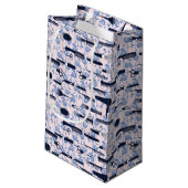 Schönheits-Sorgfalt-blaues Rosen-Muster Kleine Geschenktüte (Rückseite Schrägansicht)