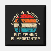 School Is Imrtant But Fishing Is Imrtanter Youth K Magnet (Vorne)