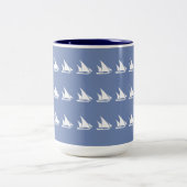 Schooner Sails Zweifarbige Tasse (Mittel)