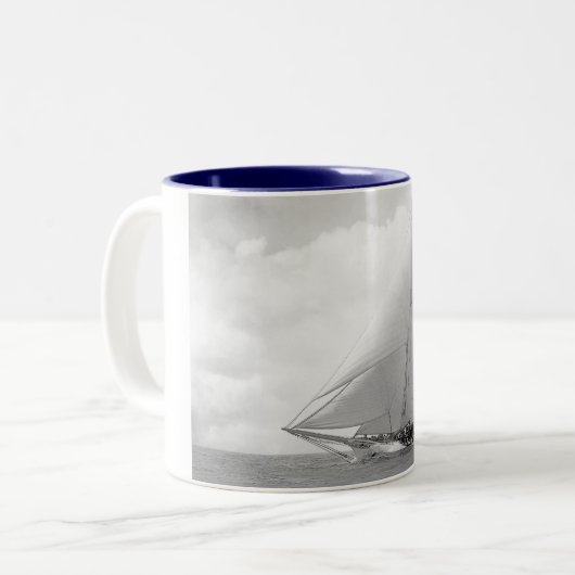 Schooner-Yacht "Amerika " Zweifarbige Tasse (Vorderseite Links)