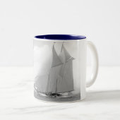 Schooner-Yacht "Amerika " Zweifarbige Tasse (VorderseiteRechts)