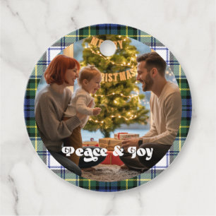 Schottisch kariertes Weihnachtsgeschenk-Tag mit in Geschenkanhänger