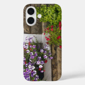 Schottische Hütte mit Petunien und Rose Case-Mate iPhone Hülle (Rückseite)