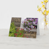 Schottische Hütte mit Petunien und Rose Karte (Gelbe Blume)