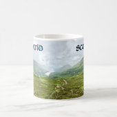 Schottische Kalligraphie mit Highlands Mountain Fo Kaffeetasse (Mittel)