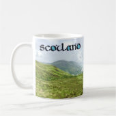 Schottische Kalligraphie mit Highlands Mountain Fo Kaffeetasse (Links)