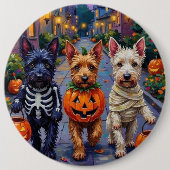Schottische Terrier-Hunde in Halloween-Kostümen Button (Vorderseite)