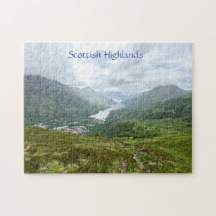 Schottischer Highlands-Loch und grünes Bergtal Puzzle