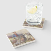 Schottischer Junge mit Wolfhounds in einem Steinuntersetzer (Seitenansicht)