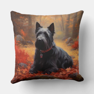 Schottischer Terrier im Herbstlaub Fall Inspiriert Kissen