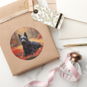 Schottischer Terrier im Herbstlaub Fall Inspiriert Runder Aufkleber