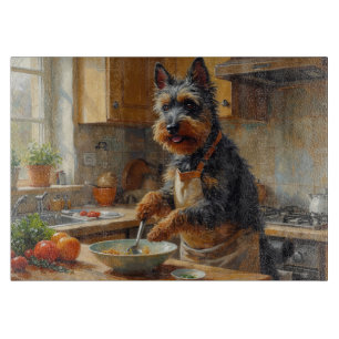 Schottischer Terrier kocht in der Küche Schneidebrett