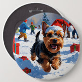 Schottischer Terrier läuft durch Schnee mit Weihna Button (Vorne & Hinten)