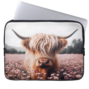 Schottisches Hochlandrind-Wildblumenfeld Laptopschutzhülle