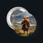 Schottland Highland Cow Bagpiper Button<br><div class="desc">In einem Kilt gekleidet und mit einem Jacket in den schottischen Highlands überzogen,  hält eine Hochlandkuh ein Set von Bagpipe. Wenn Sie möchten,  dass dieses Bild in Schwarz und Weiß gehen,  um sich anzupassen,  suchen Sie die Filter rechts im Designer,  dann klicken Sie auf Schwarz-weiße Filter,  glückliche Gestaltung.</div>
