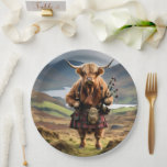 Schottland Highland Cow Bagpiper Pappteller<br><div class="desc">In einem Kilt gekleidet und mit einem Jacket in den schottischen Highlands überzogen,  hält eine Hochlandkuh ein Set von Bagpipe. Wenn Sie möchten,  dass dieses Bild in Schwarz und Weiß gehen,  um sich anzupassen,  suchen Sie die Filter rechts im Designer,  dann klicken Sie auf Schwarz-weiße Filter,  glückliche Gestaltung.</div>