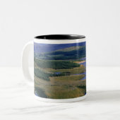 Schottland, Highland, Wester Ross, Loch Garry. Ein Zweifarbige Tasse (Vorderseite Links)