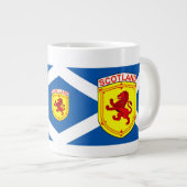 Schottland, Rampant Löwe, alte Flagge Schottlands Jumbo-Tasse (Vorderseite Rechts)