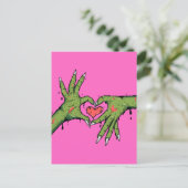 Schreckliche Zombie-Hände, die Herzen machen Postkarte (Stehend Vorderseite)
