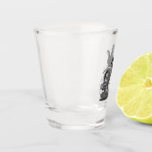 Schrecklicher grimmiger Sensenmann und Geist. Schnapsglas (Links)