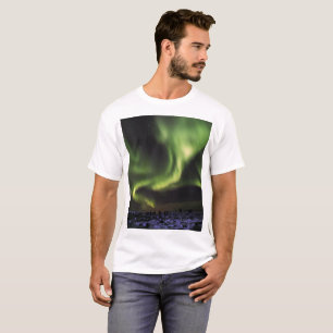 Schrecklicher grüner Polarlicht-Himmel in Island T-Shirt