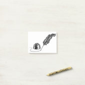 Schreiben von Quill Feather Pen und Inkwell Post-it Klebezettel (Auf Schreibtisch)