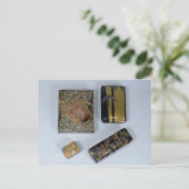 Schreibkoffer mit Hähnchen Postkarte (Stehend Vorderseite)