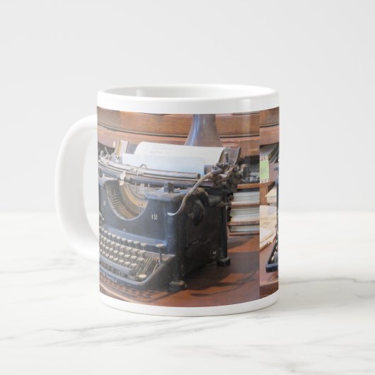 Schreibmaschine Jumbo-Tasse (Vorderseite Links)