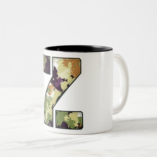 Schreibschrift Z im militärischen Stil Zweifarbige Tasse (VorderseiteRechts)