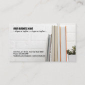 Schreibtisch mit gestapelten Büchern Visitenkarte (Rückseite)