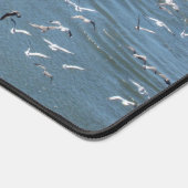 Schreibtischmatte - Möwen, die über den Ozean fess (Ecke)