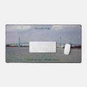 Schreibtischmatte von Ambassador Bridge (Tastatur & Maus)