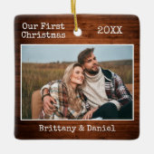 Schrift Text Wood First Christmas Couple Foto Keramikornament (Vorderseite)