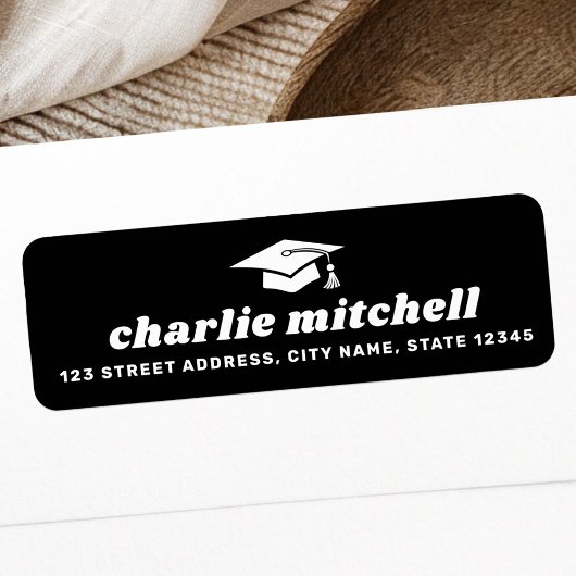 Schriftart-Graduierungskappe schwarze Rücksendeadr