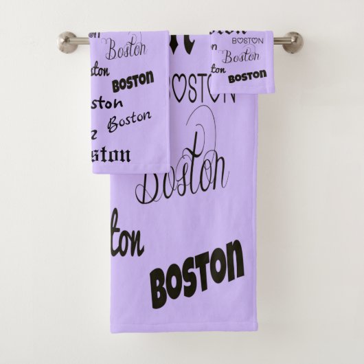 Schriftart in Boston auf Lavender Badhandtuch Set (Insitu)
