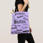 Schriftart in Boston auf Lavender Tasche (Von Nahem)