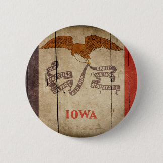 Schroffe hölzerne Iowa-Flagge Button