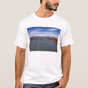 Schroffe Landschaft neben Patagonier Anden T-Shirt